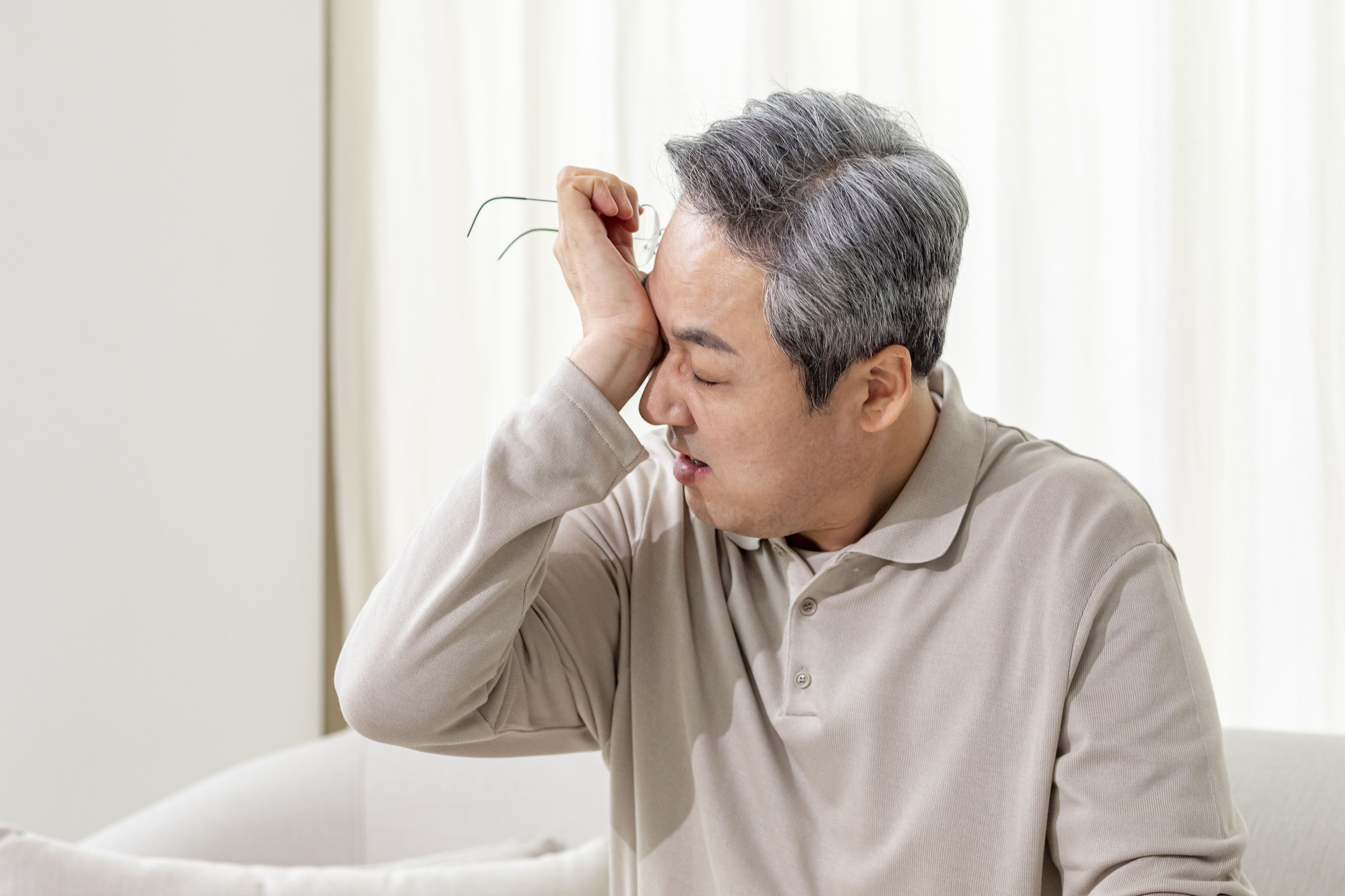 녹내장 안약, 제대로 넣고 계신가요? — 점안 요령과 부작용 관리, 임의 중단을 피해야 하는 이유